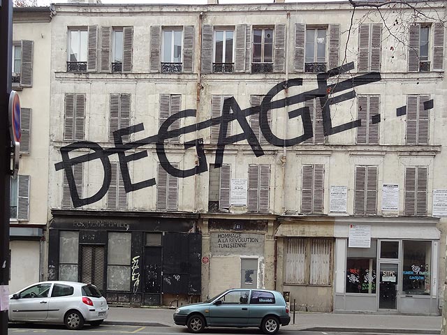 Dégage... Dégage...