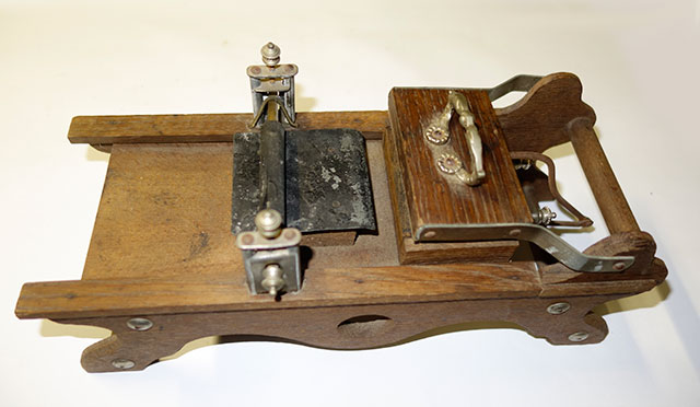 PresseEncrageAutomatiqueBois1.jpg